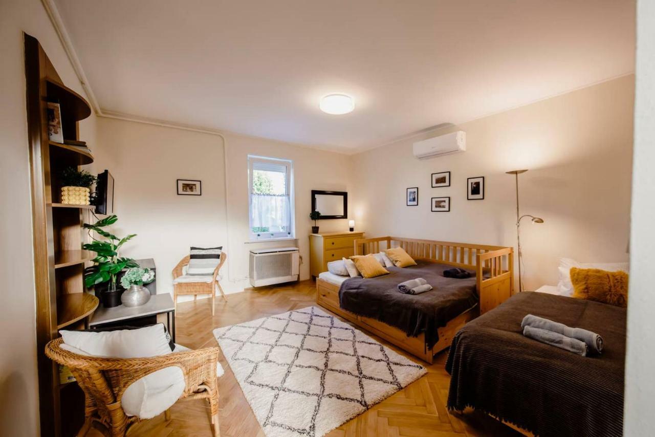 Viola Family Apartman Free Parking Pecs Exterior photo