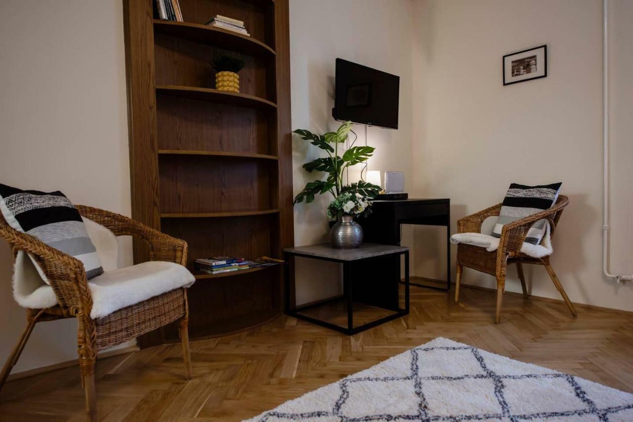 Viola Family Apartman Free Parking Pecs Exterior photo